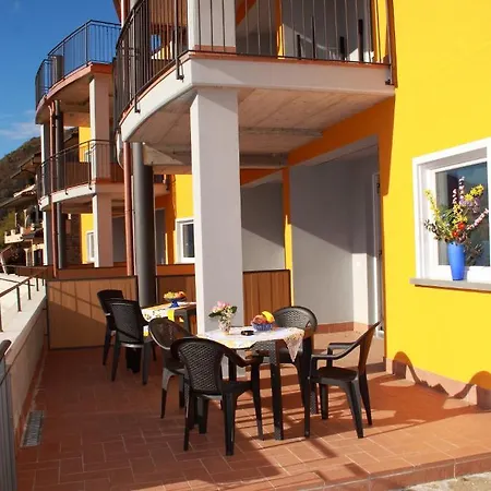 Le Azalee & Apartamento Vercana